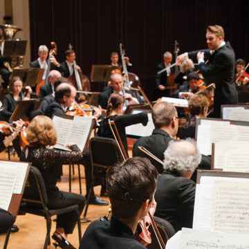 Jacksonville Symphony: Courtney Lewis – Beethoven, Brahms & Dinnerstein